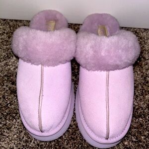Never Worn Ugg Platform Slippers